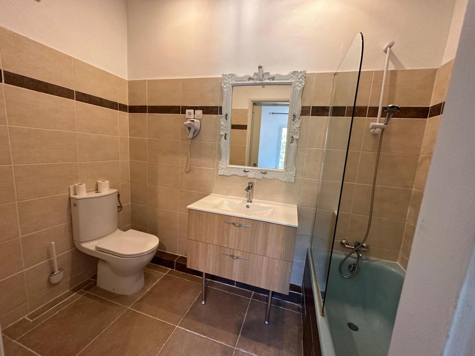 L'Hotel Du Bastier Ginasservis Екстер'єр фото