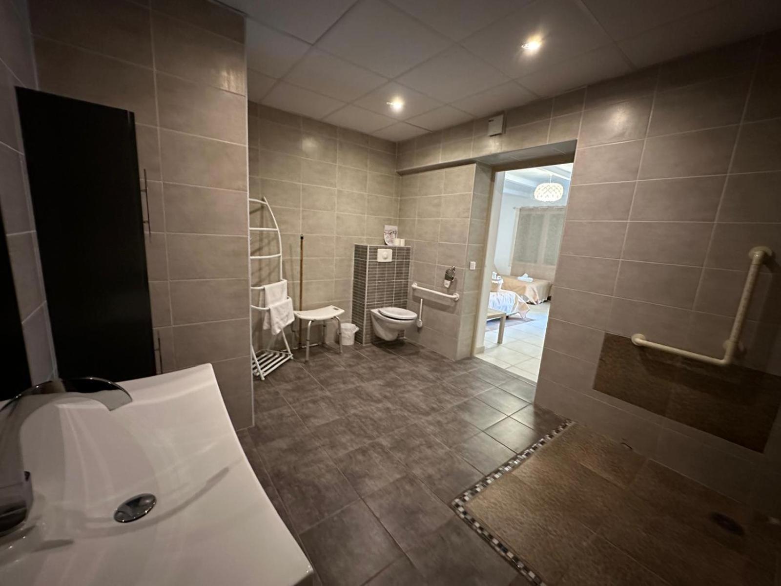 L'Hotel Du Bastier Ginasservis Екстер'єр фото