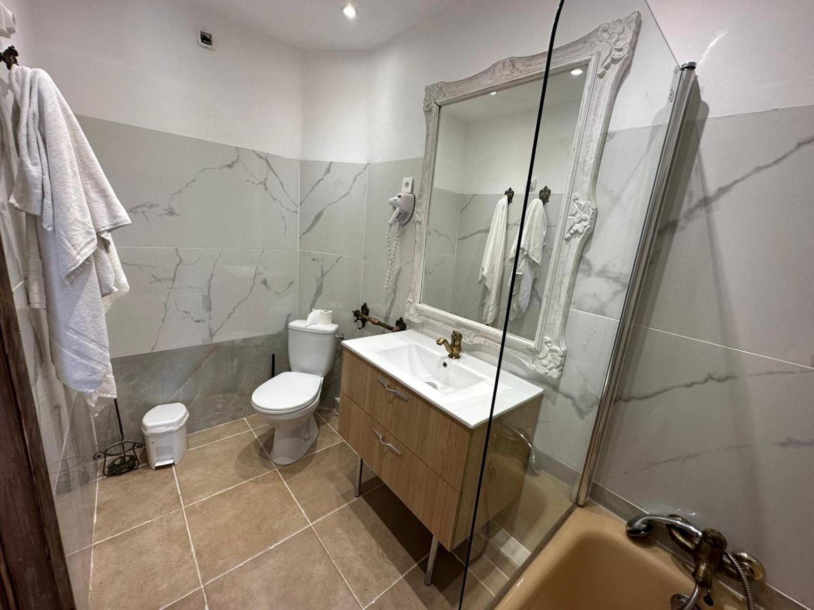 L'Hotel Du Bastier Ginasservis Екстер'єр фото