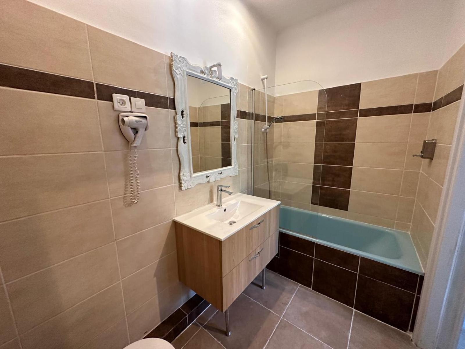 L'Hotel Du Bastier Ginasservis Екстер'єр фото